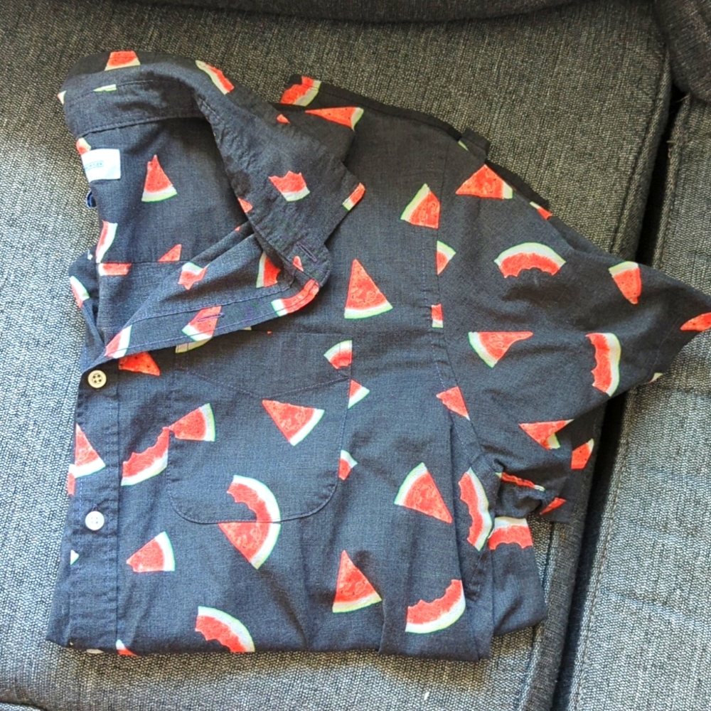 Men's XL shirt sleeve button down. Built in flex stretch fabric. 100% cotton